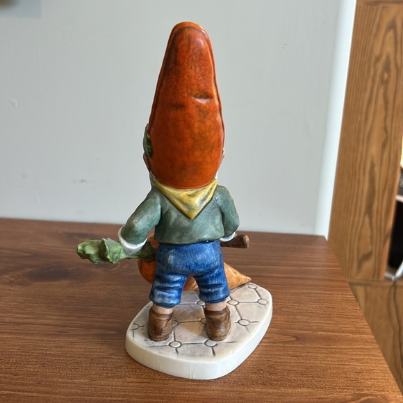 Goebel: Robby the Vegetarian—Well 501 Vintage Gnome w/Carrot. 1970. - Picture 3 of 6